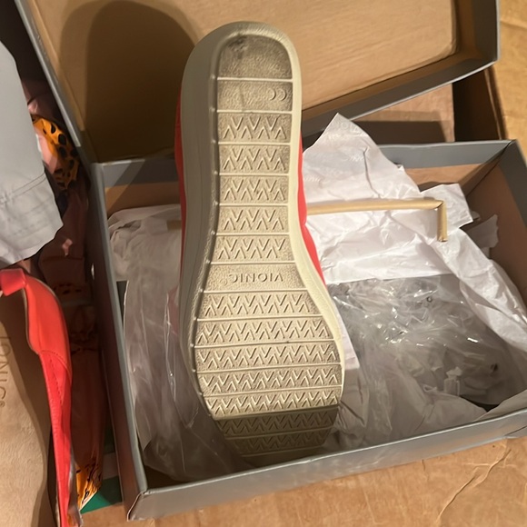 Vionic Jacey, Poppy leather size 9. Worn twice. Original cost $120 - Picture 6 of 8